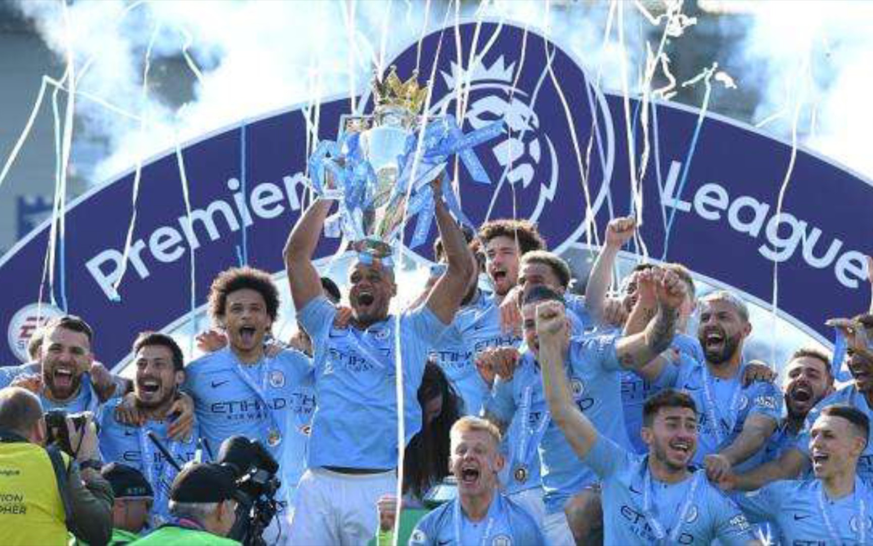 英媒：斯洛特今天与弗林蓬进行了会谈，转会即将达成.