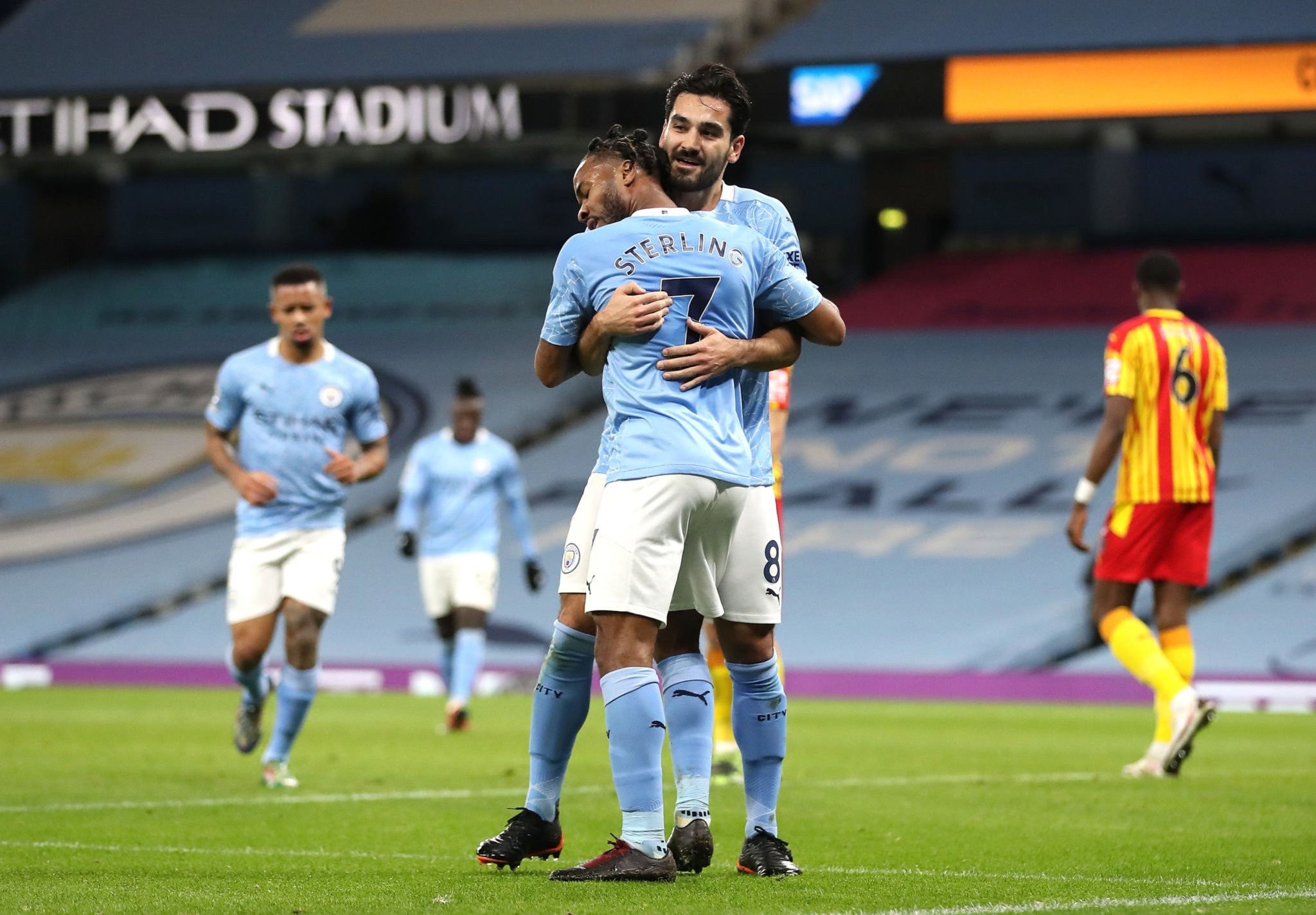 不仅因为他 不仅因为他